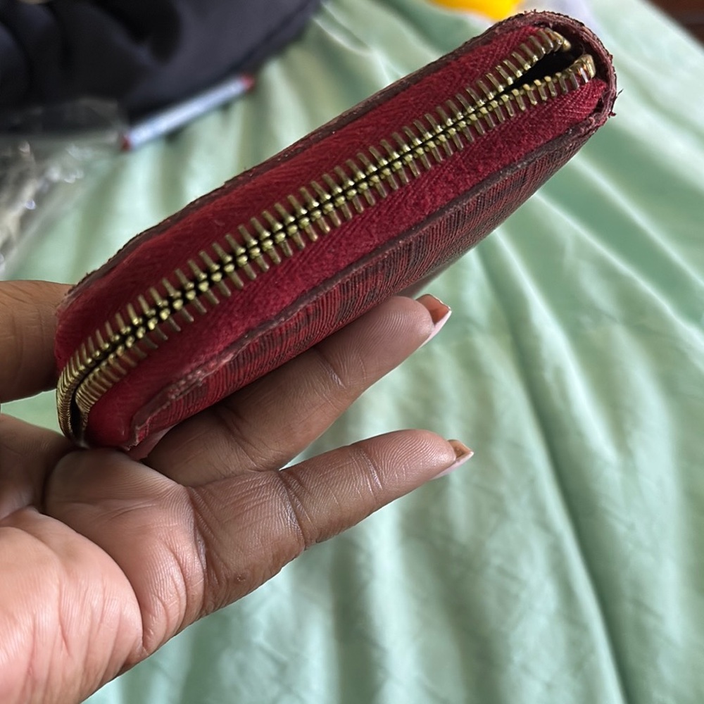 Fendi Red Logo Wallet - Picture 10 of 14